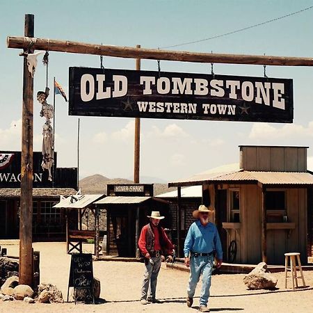 Silver Spur Homestead Luxury Glamping - The Cowboy Tombstone Bagian luar foto