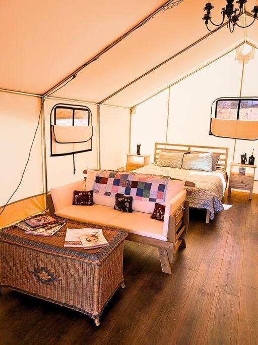 Silver Spur Homestead Luxury Glamping - The Cowboy Tombstone Bagian luar foto
