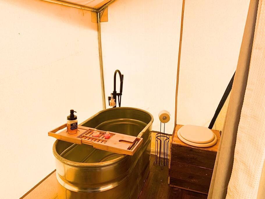 Silver Spur Homestead Luxury Glamping - The Cowboy Tombstone Bagian luar foto